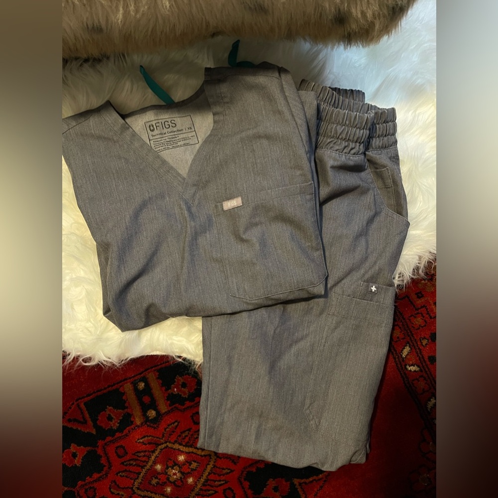 Gray Figs scrubs. Size xs.